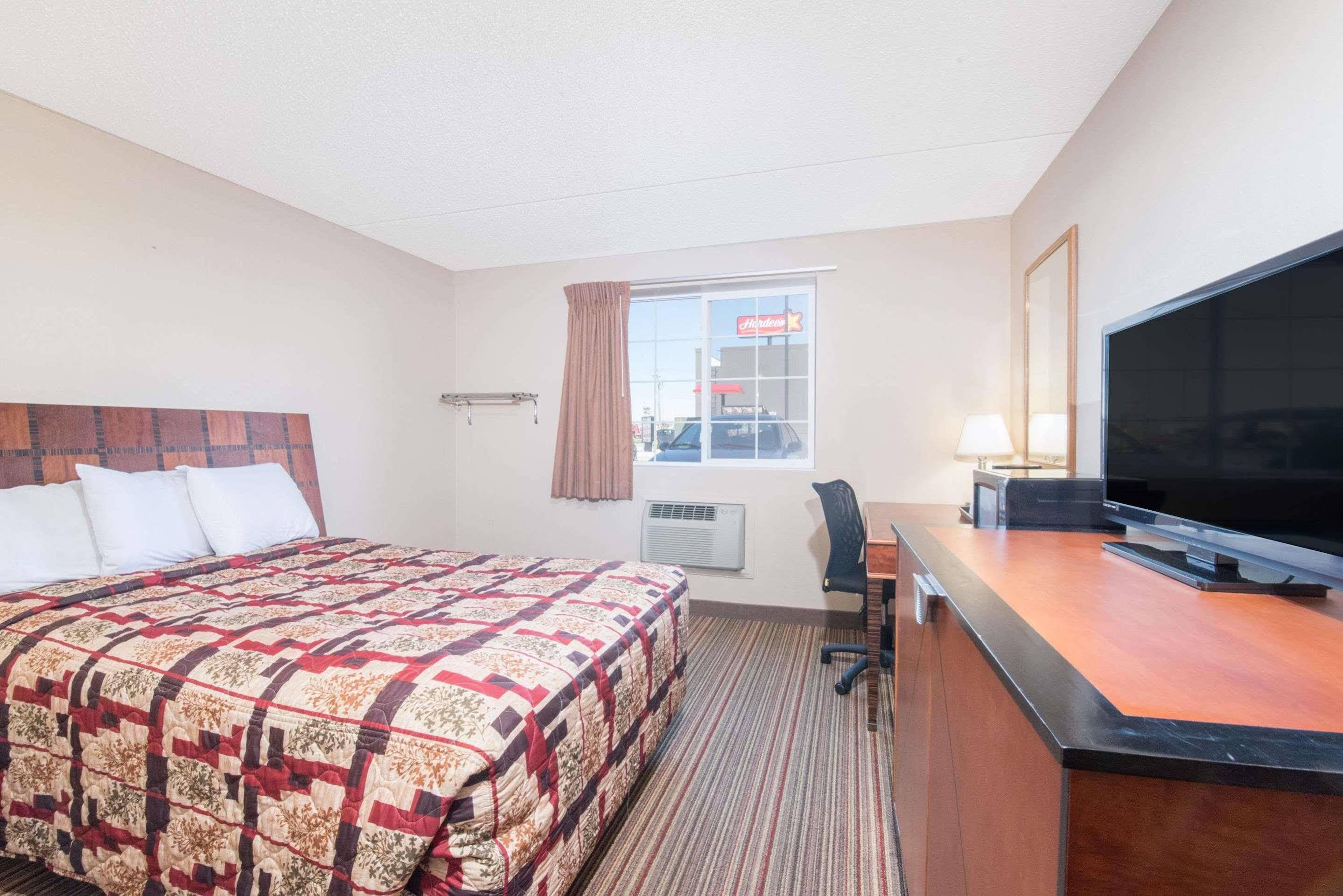 Knights Inn And Suites - Grand Forks Kültér fotó