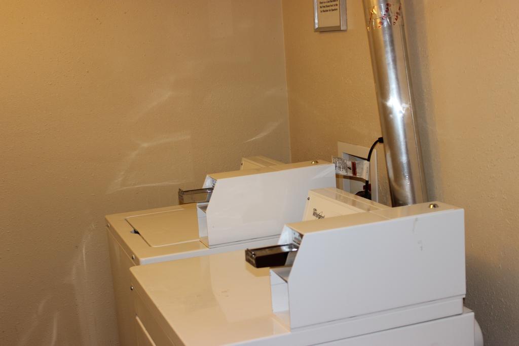 Knights Inn And Suites - Grand Forks Kültér fotó