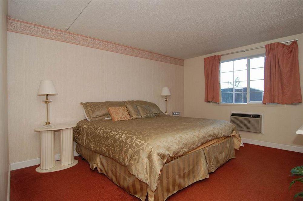 Knights Inn And Suites - Grand Forks Szoba fotó