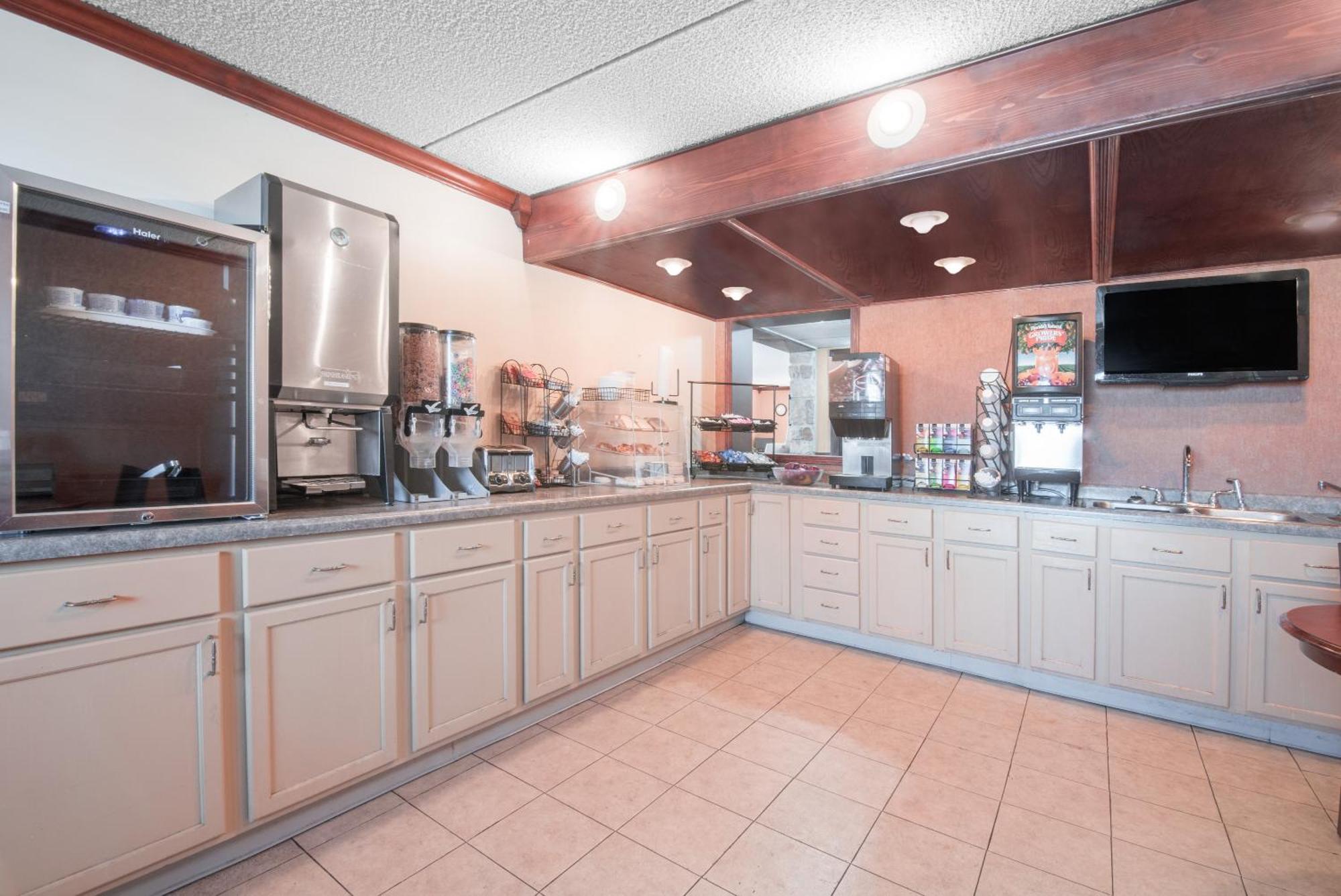 Knights Inn And Suites - Grand Forks Kültér fotó