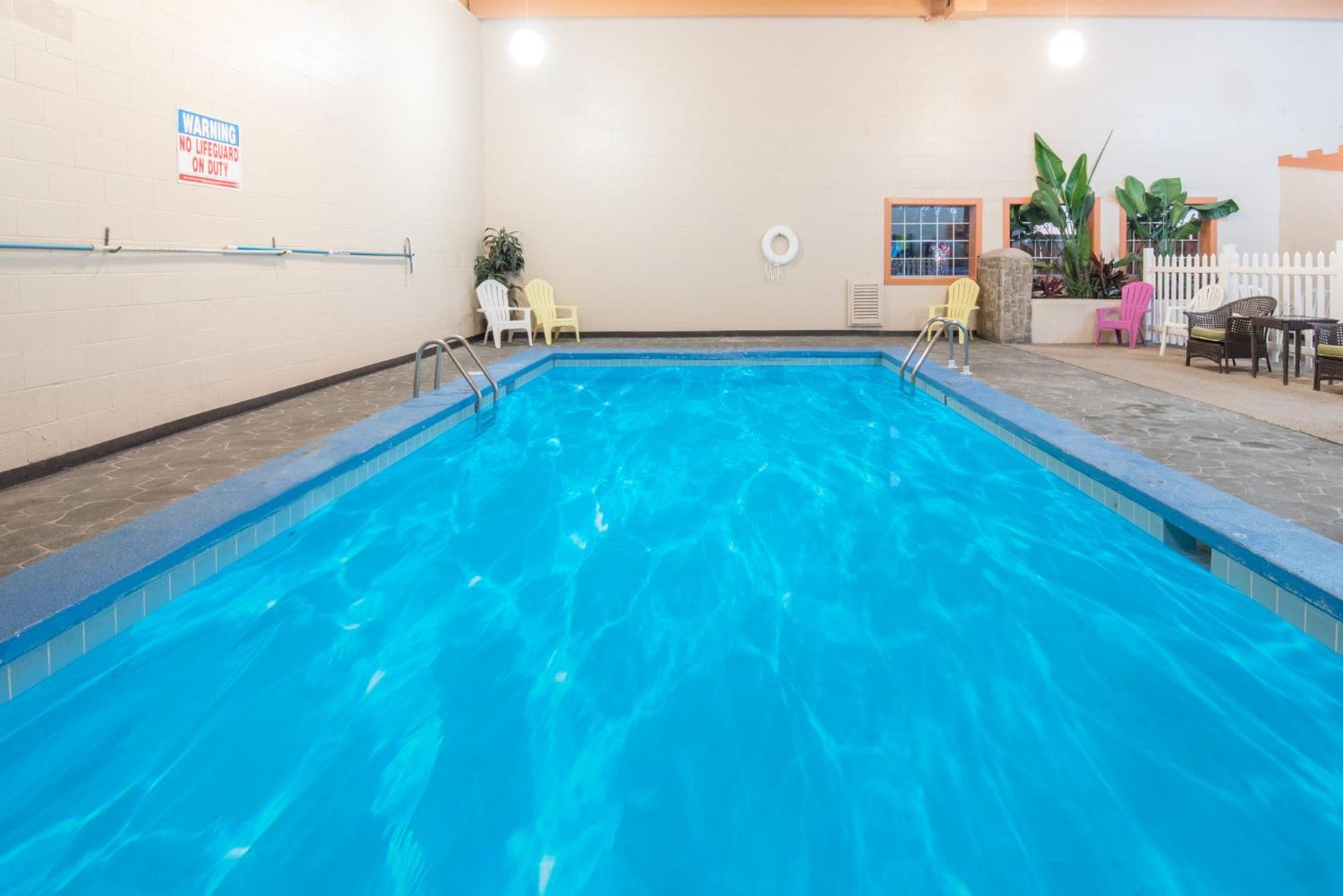 Knights Inn And Suites - Grand Forks Kültér fotó