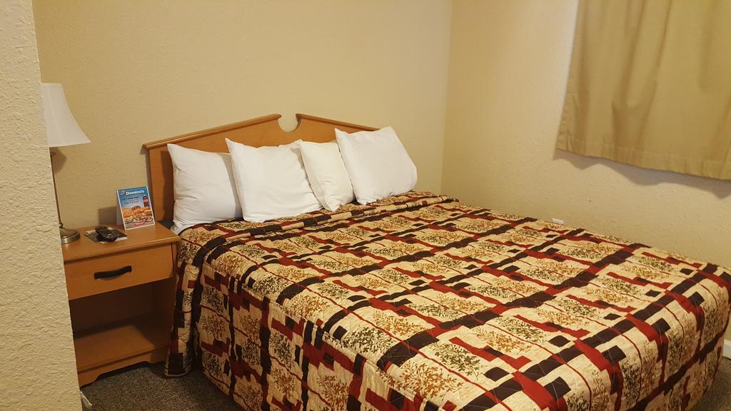 Knights Inn And Suites - Grand Forks Kültér fotó