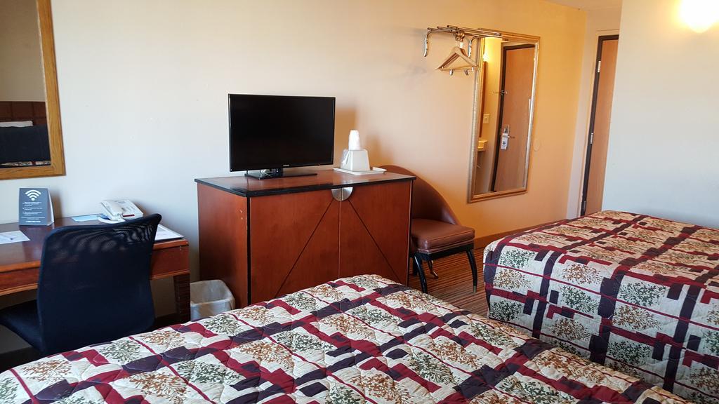 Knights Inn And Suites - Grand Forks Kültér fotó