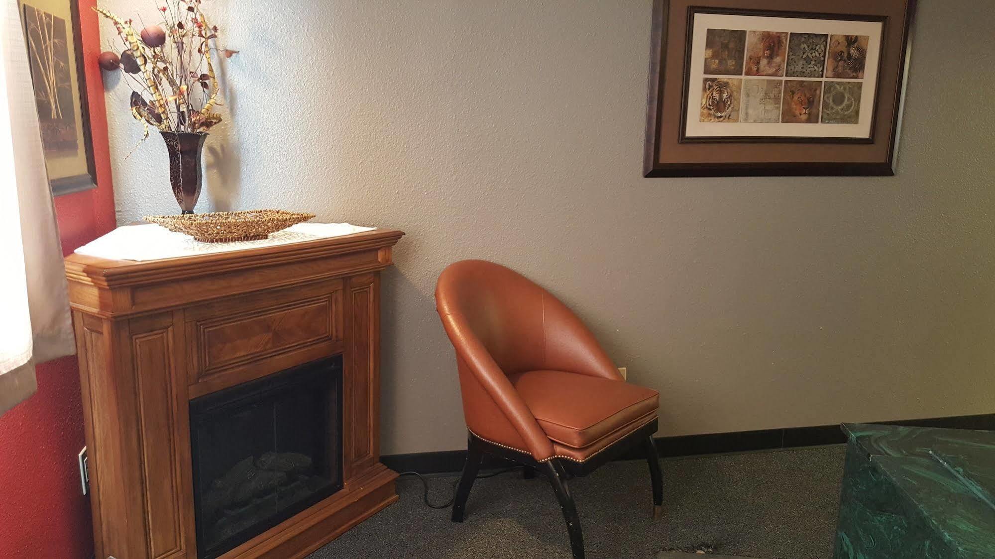 Knights Inn And Suites - Grand Forks Kültér fotó