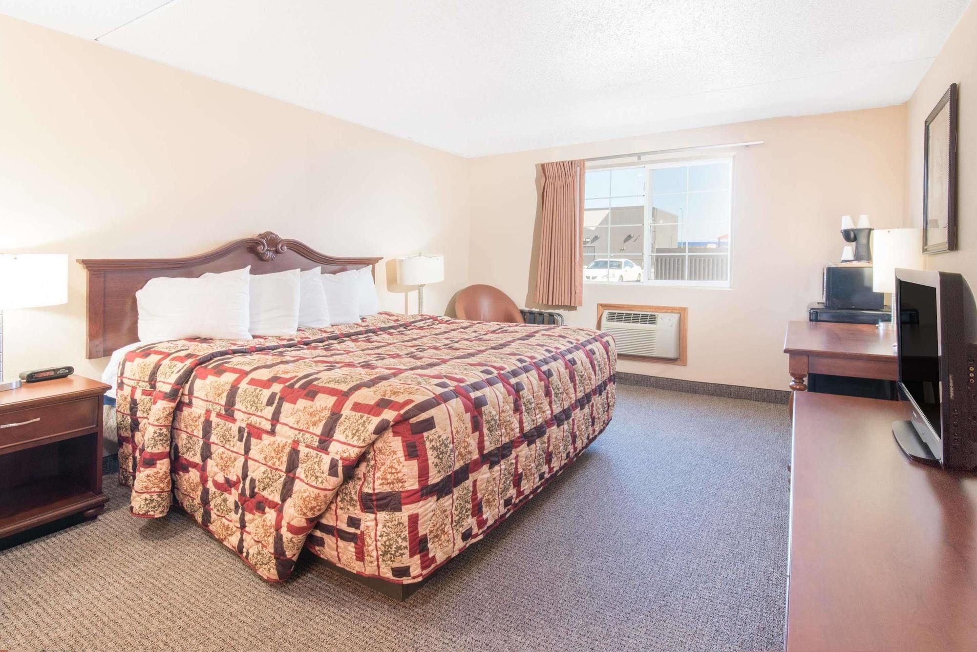 Knights Inn And Suites - Grand Forks Kültér fotó