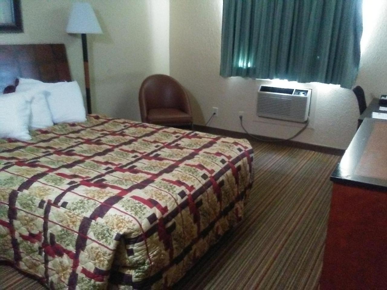 Knights Inn And Suites - Grand Forks Kültér fotó