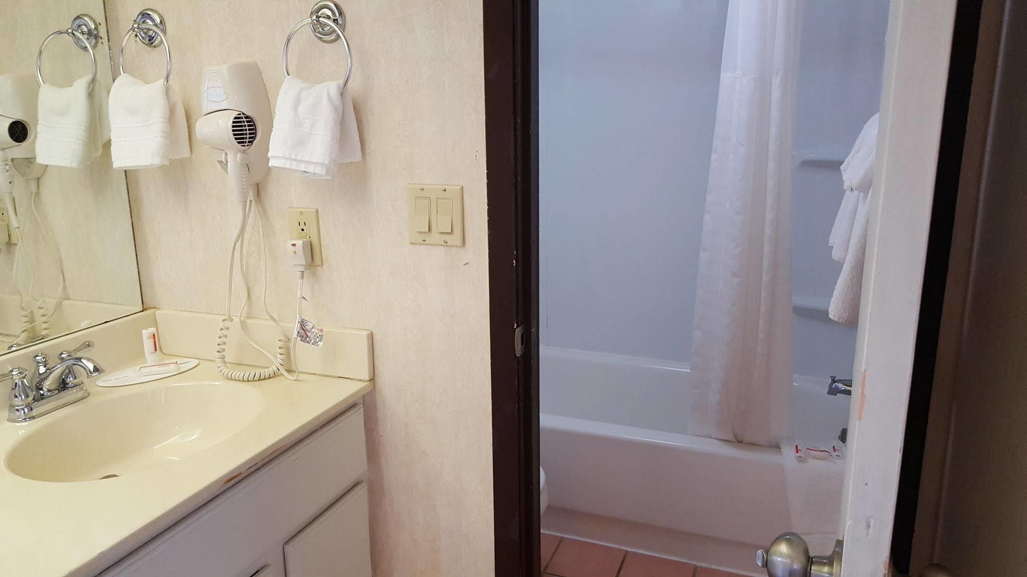 Knights Inn And Suites - Grand Forks Kültér fotó